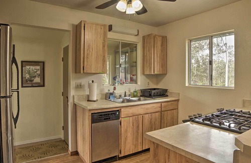 Ohia Estates House | Tropical Volcano Bungalow < 4 Mi to Nat'l Park!
