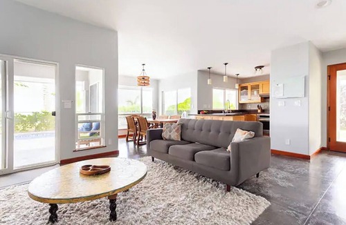 Kapoho House | Two homes on the ocean with a private saltwater pool.