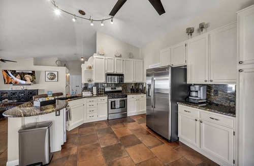 River Mountain House | Ultimate, Central 1 Story, Pool, Hot Tub & Games
