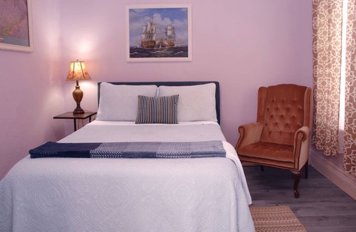 Downtown Historic District Apartment | Updated Adorable Downtown Small Apartment. Just Park & Walk Everywhere in Town!