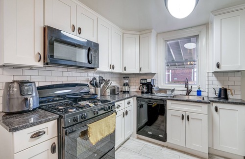 Nauck House | Updated Arlington Townhome ~ 5 Mi to National Mall