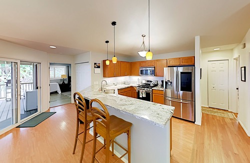 Honokaa House | Updated Family Home w/Lanai, private washer & dryer, WiFi, enclosed yard