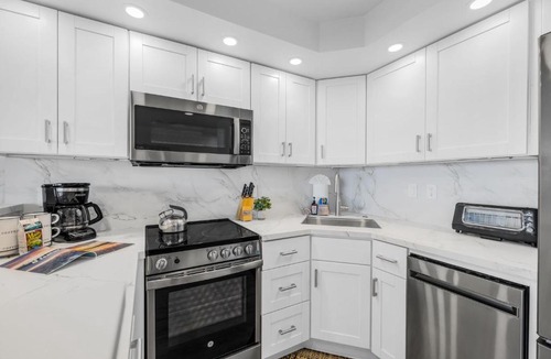 Kahana Apartment | Valley Isle Resort 2 Ocean View Units 3 Bedrooms with Complimentary Rental Cars with 6 Nights VIR ML-3672 by KBM