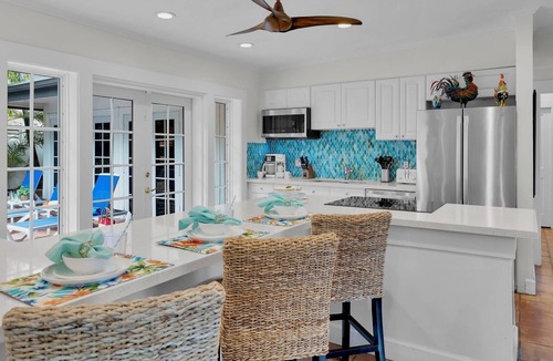 Midtown House | *VILLA PARADISO @ CASA EAST* Home & Pool + Last Key White Glove Service.