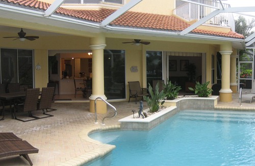 Pelican Villa | Villa Ultima, Ultimate Location, 3 Minute Walk to Cape Harbour Marina