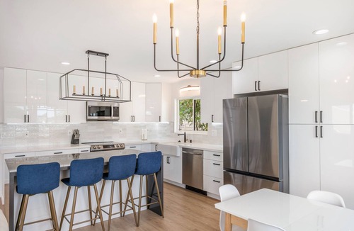 Kaimuki House | Waikiki and Diamond Head Views with Stunning 5Bed/4Bath