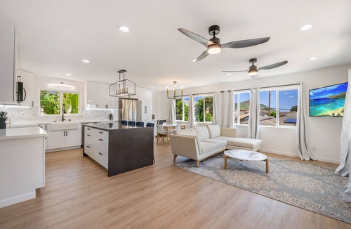 Kaimuki House | Waikiki and Diamond Head Views with Stunning 5Bed/4Bath