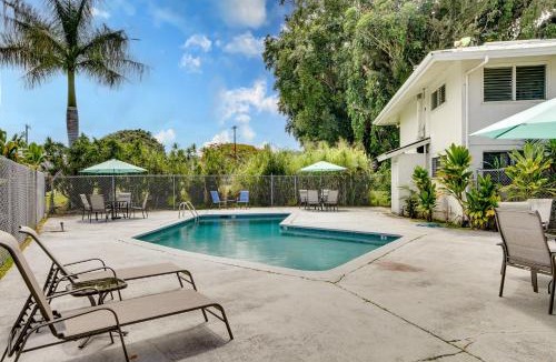 Hilo Apartment | Walk to Dtwn Hilo Island Escape with Pool!
