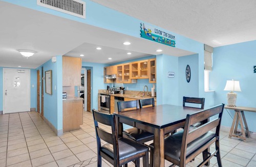 Meadows Condo | Waterfront Condo Dock Pool Near Duval St