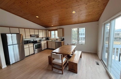 South Bethany House | Waterfront, Dock, Deck, Walk to the Beach, bring your kayaks/boat!