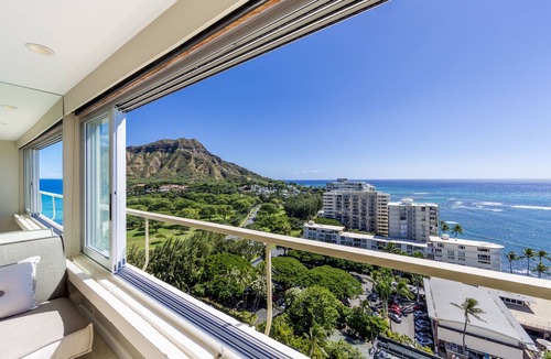 Diamond Head - Kapahulu - St. Louis Condo | Welcome To Unit #1806! Exquisitely Beautiful High Floor At The Colony Surf.
