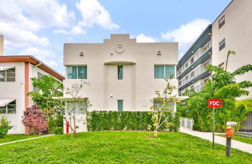 West Avenue Apartment | West Deco