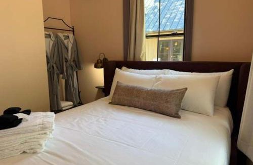 New Buffalo Villa | Wolfsbane - Upscale 2 bedroom Villa at Petite Acres