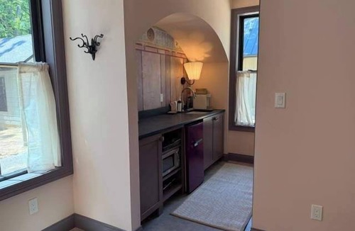 New Buffalo Villa | Wolfsbane - Upscale 2 Bedroom Villa at Petite Acres