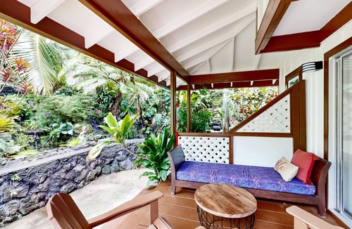Hawaii Kai House | Zen home with fast WiFi, washer/dryer, koi pond & large lanai