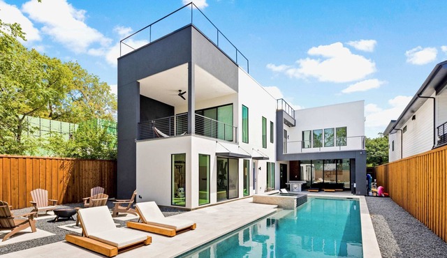 10-Guest Capacity Luxury Showstopper Home