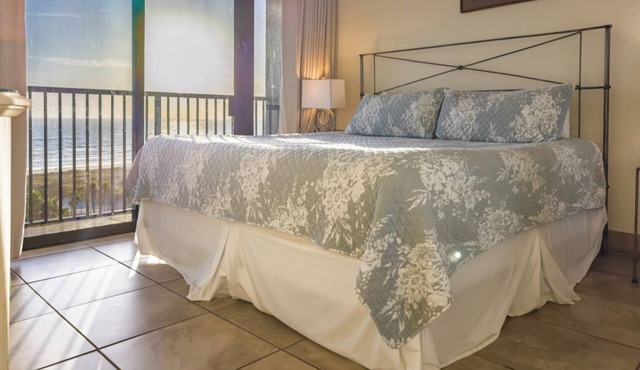 2 Bedroom 2 Bathroom Condo #1001 - Beachfront Property – Perfect for Families