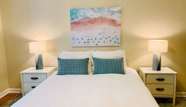 2 Beds 2 Full Baths - Dog Friendly!
