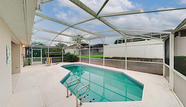 2 Master Suites Modern Villa with Private heatable Pool