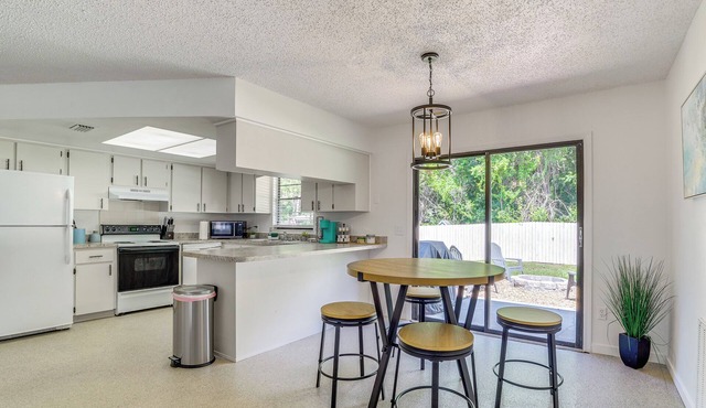 2 Mi to State Parks! Crystal River Home w/Yard