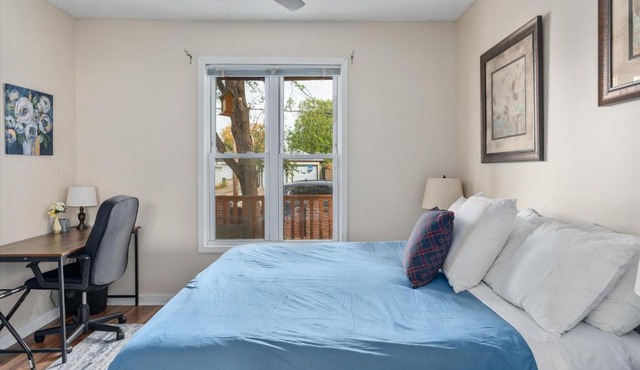 2BR Apartment Near Downtown with Workspace - Snapdragon