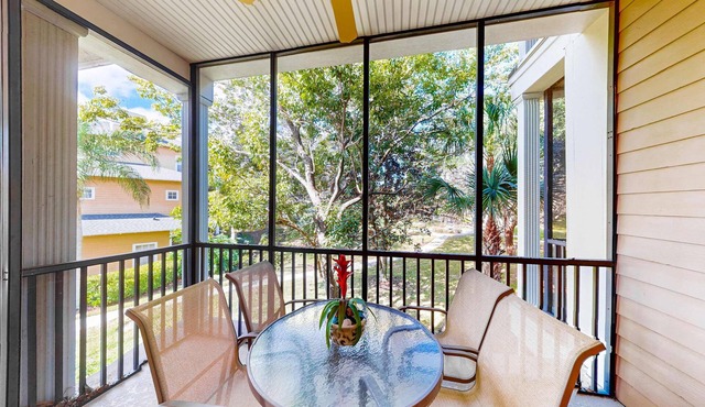 2nd floor condo w/basketball court, pools, near theme parks, tennis court