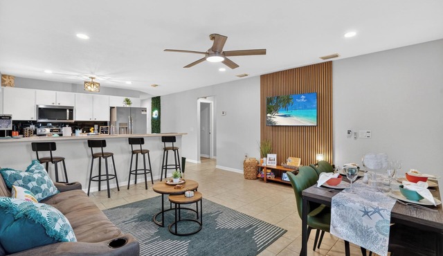 3 BR/2 BA+3 miles to AMI, Beaches & IMG+Firepit!