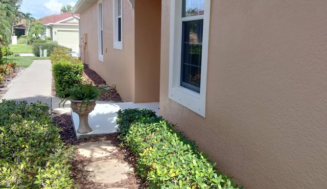 3 BR villa in lovely Bradenton minutes from gorgeous Anna Maria Island beaches.