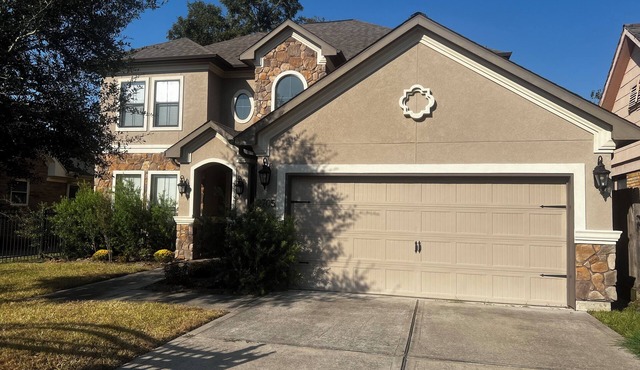 4-bedroom house in enchanting Houston with WiFi, AC, Barbecue Unwind in style.