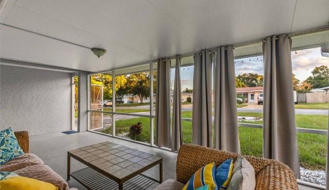 4BR | Screened Pool | Next to Park | 10 Min Indian Rocks Beach | Sleeps 10