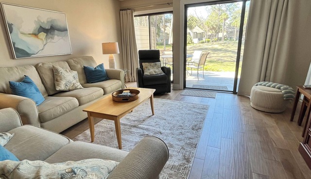 5 Min Walk to Beach- Beach Locker & Chairs, Completely Renovated