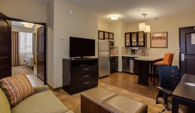 Accessible King Studio Near ATL | Free Breakfast + Gym