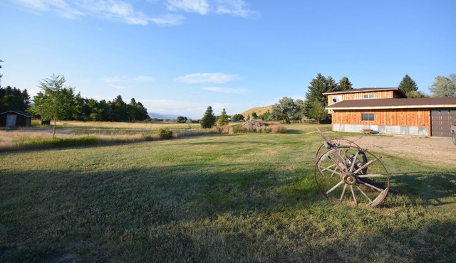 Affordable newly constructed apartment, walking distance to Yellowstone River