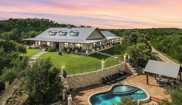 Amazing large home with Gorgeous Views, Swimming Pool, and Hot Tub