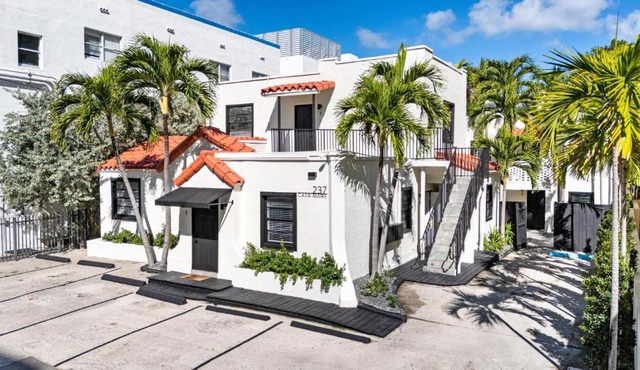Art Deco Escape Steps to Ocean & Free Parking