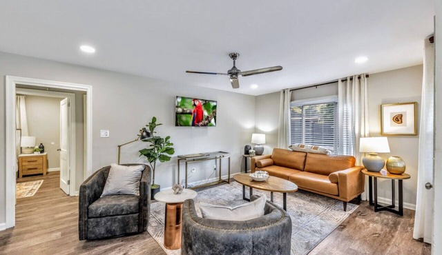 ATH-New Modern Mableton- Ranch- Fenced4Pets (811)