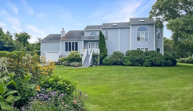 Beach Getaway - Spacious Katama Beach House