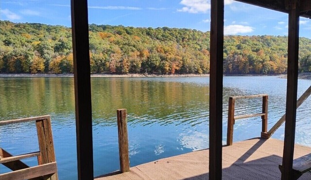 Bears Den-Secluded cove, Lakefront Cabin, Lake access and amazing lake view