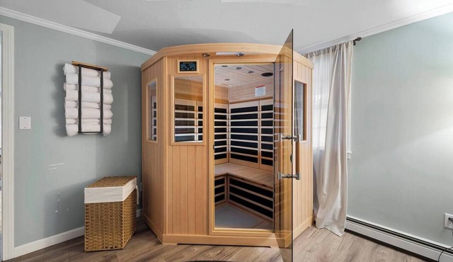 Beautiful White Mountains Home w/Sauna, Firepit and Gameroom Local Skiing, Hiking and Golf.