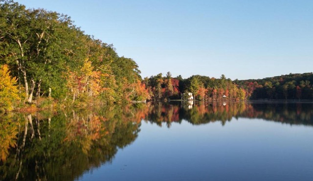 Berkshire Fall Chalet Sauna, Lake & Firepit