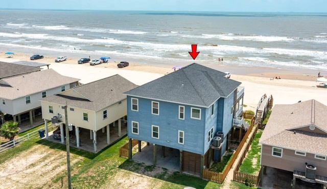 Big Blue Beach House - Elevator, Hot Tub, Oceanfront!
