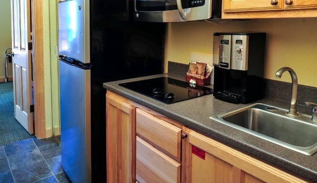 Brian Head | Couples Alpine Stay | Pool + Spa
