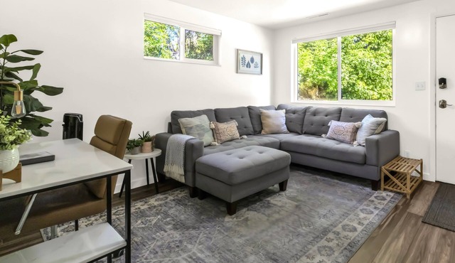 Bright 2 Bd - Great Location Near USU and Downtown