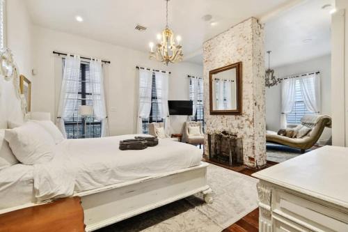 Bright Villa w Heated Pool & Pool Table 5br 4ba