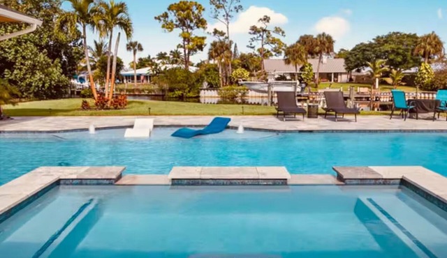 Bring Boat! Heated Pool & Spa/Kayaks/Bikes/Fishing
