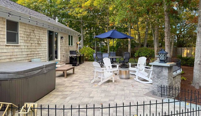 Cape Cod Fireplace/Hot Tub Fire Pit & Beach