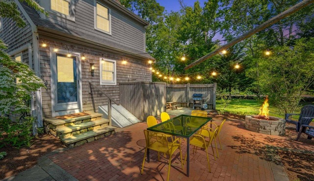 Cape Cod Haven: Cozy Home Near Gray's Beach