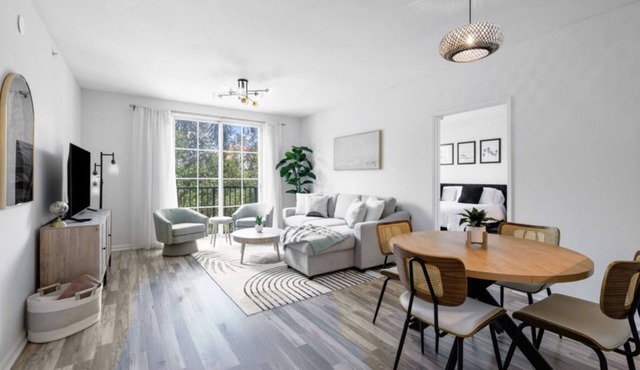 Charming 2-bedroom in fabulous City Place West Palm Beach A/C Wifi
