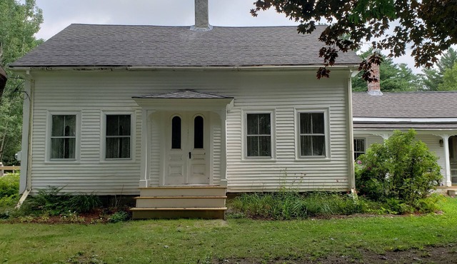 Charming 3-bedroom farmhouse in pleasant Milbridge with WiFi on 22 acres
