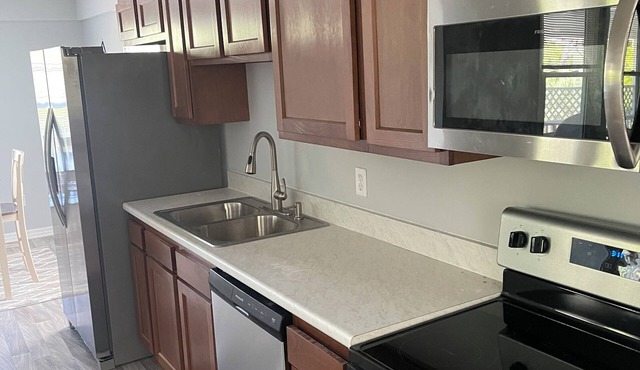 Charming 3-bedroom house in Jacksonville with WiFi and AC
